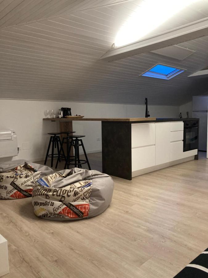 La Mansarda Di Juliette Apartment Desenzano del Garda Ngoại thất bức ảnh