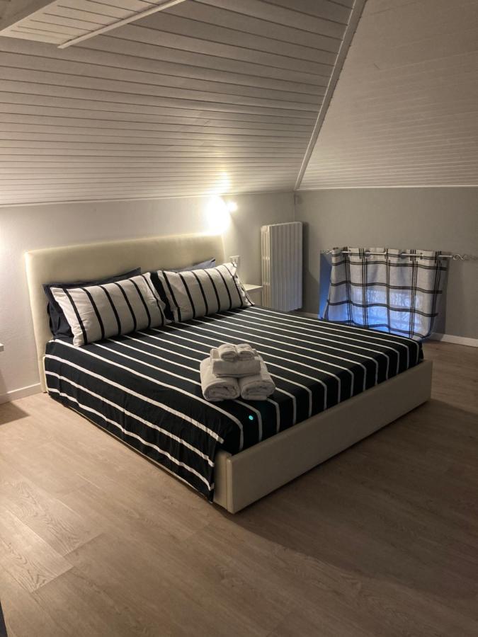 La Mansarda Di Juliette Apartment Desenzano del Garda Ngoại thất bức ảnh