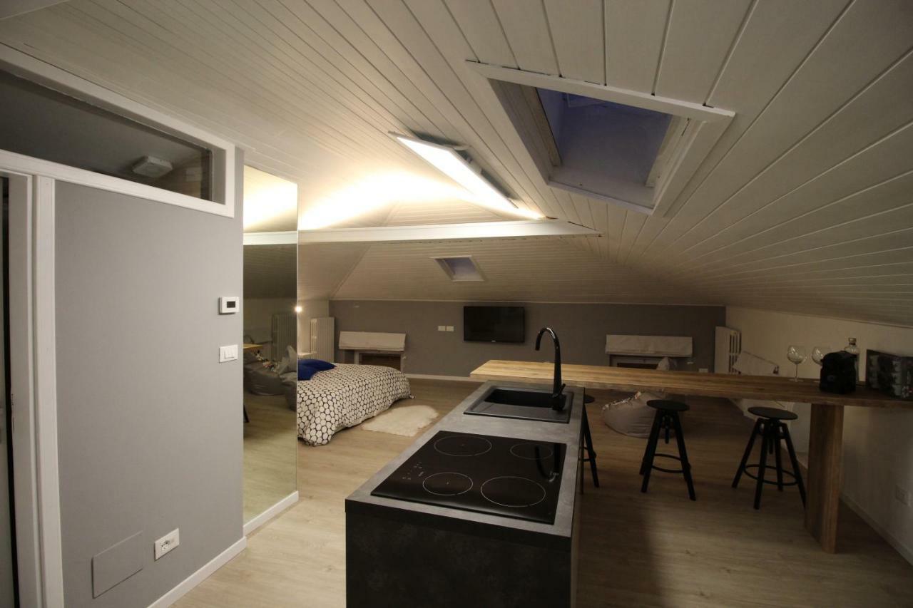 La Mansarda Di Juliette Apartment Desenzano del Garda Ngoại thất bức ảnh