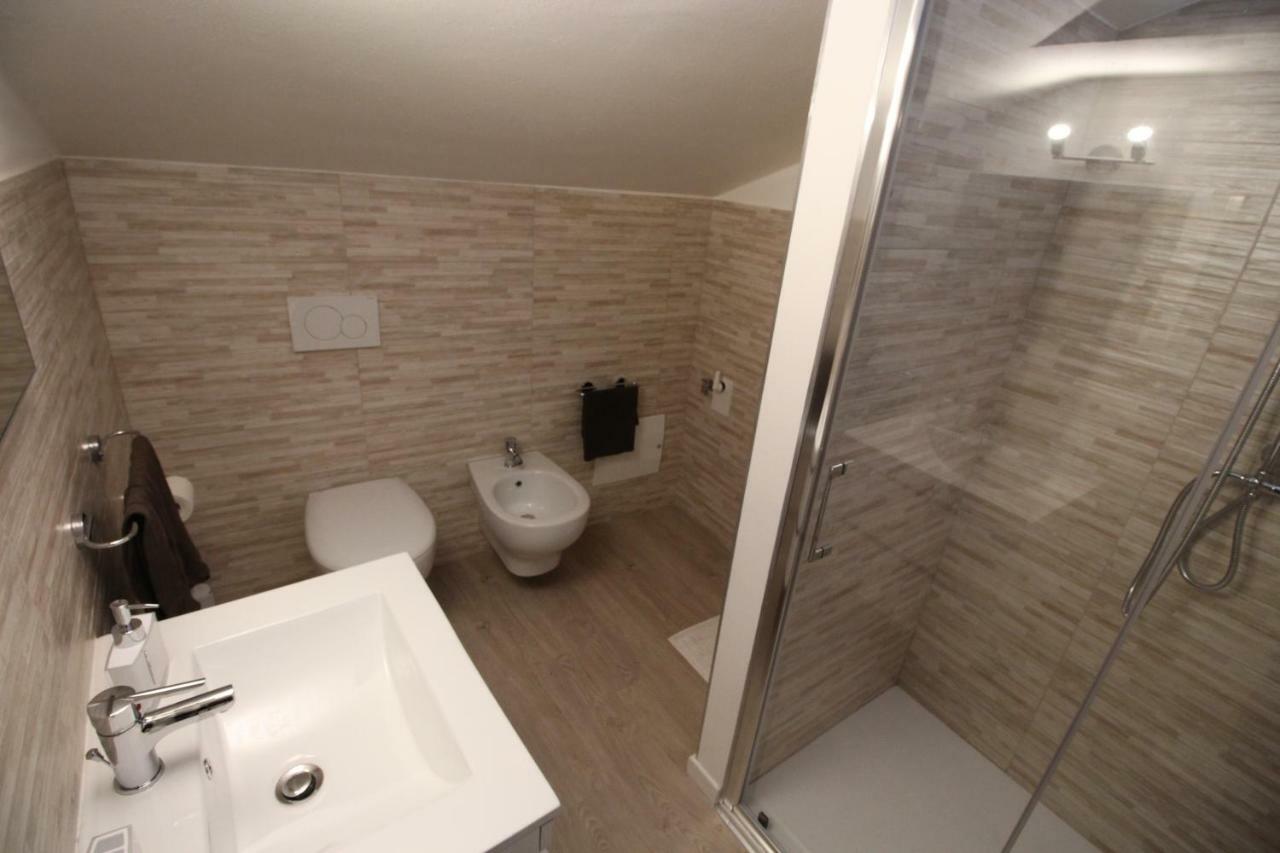 La Mansarda Di Juliette Apartment Desenzano del Garda Ngoại thất bức ảnh