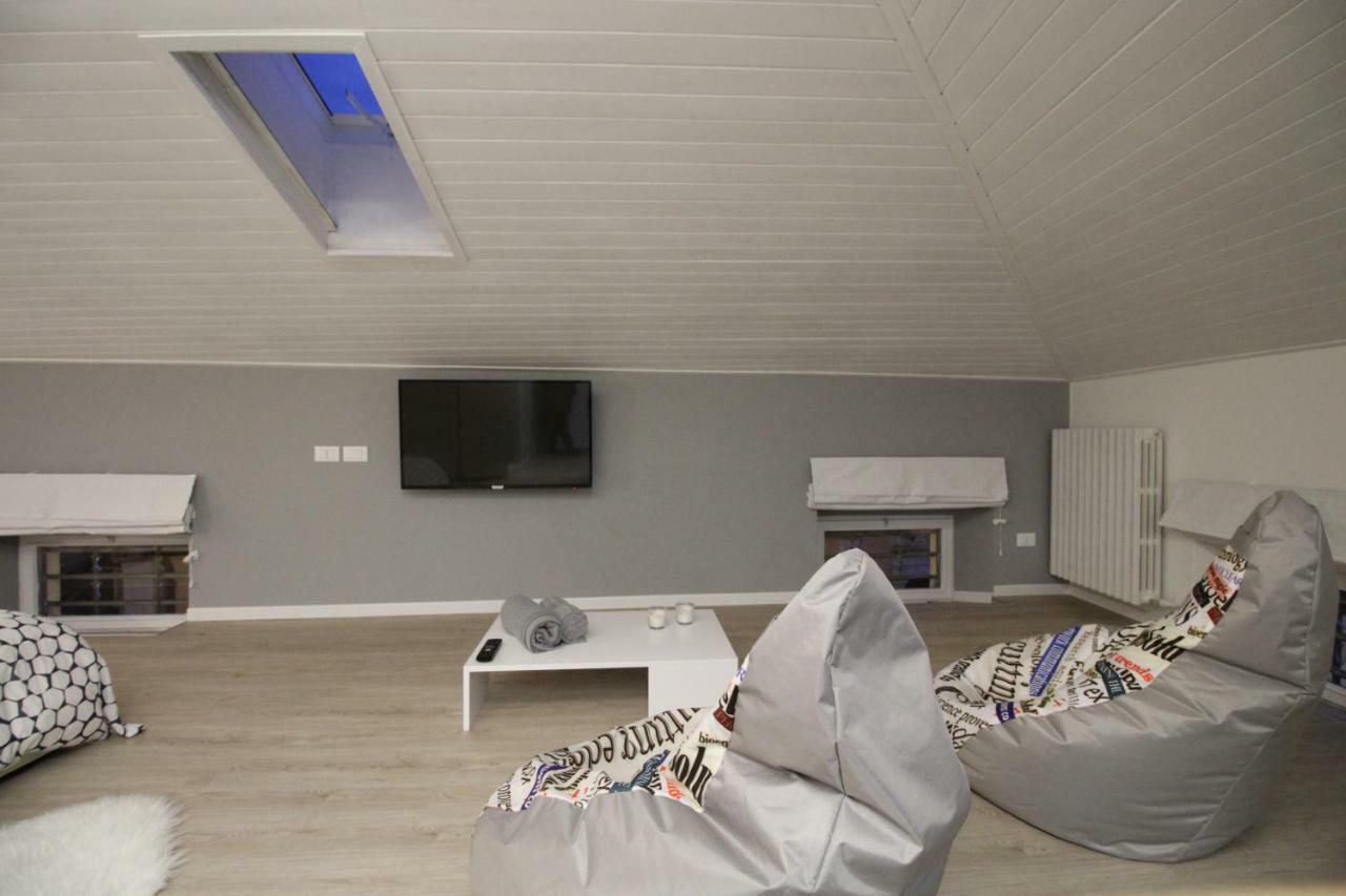 La Mansarda Di Juliette Apartment Desenzano del Garda Ngoại thất bức ảnh