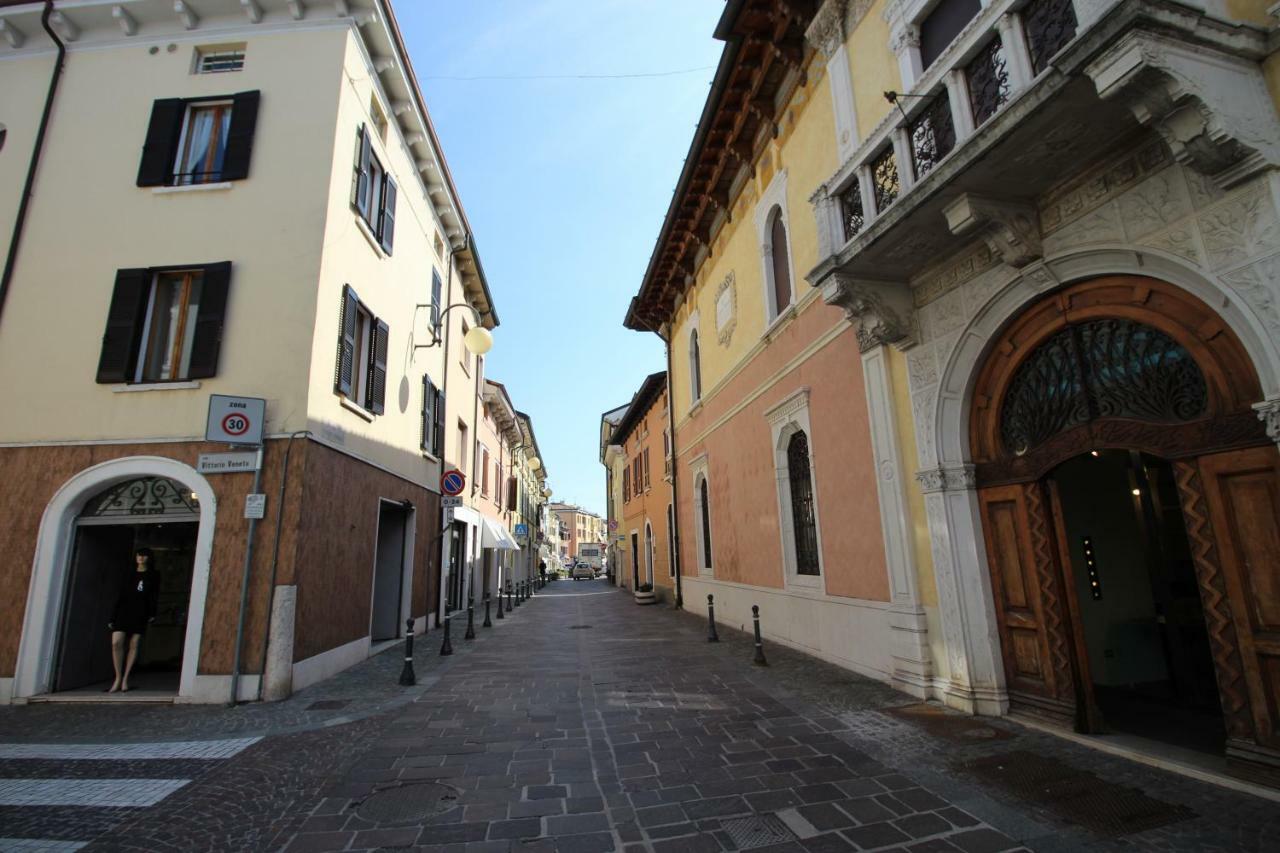 La Mansarda Di Juliette Apartment Desenzano del Garda Ngoại thất bức ảnh