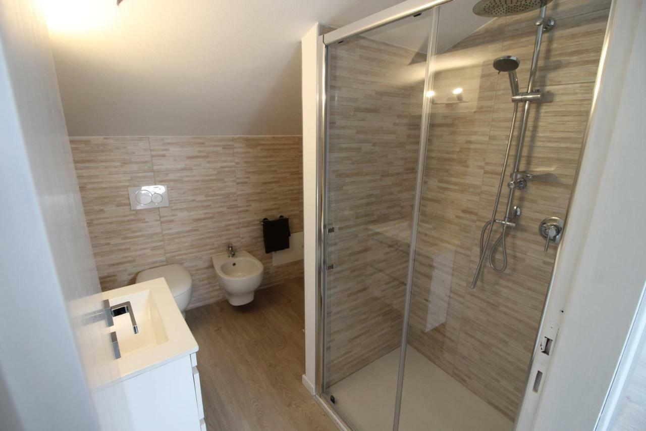 La Mansarda Di Juliette Apartment Desenzano del Garda Ngoại thất bức ảnh