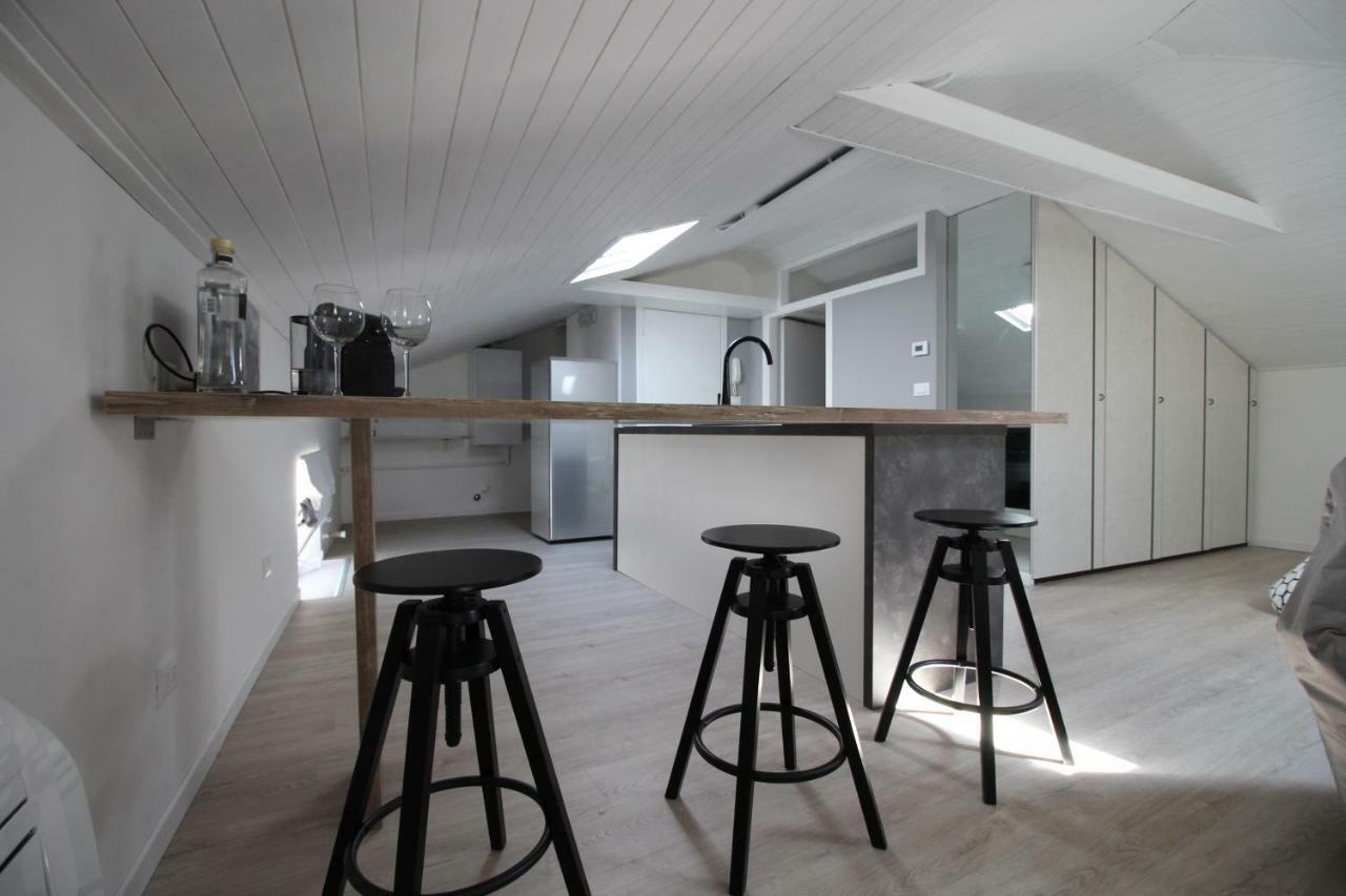 La Mansarda Di Juliette Apartment Desenzano del Garda Ngoại thất bức ảnh