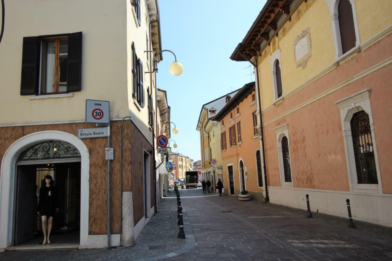 La Mansarda Di Juliette Apartment Desenzano del Garda Ngoại thất bức ảnh