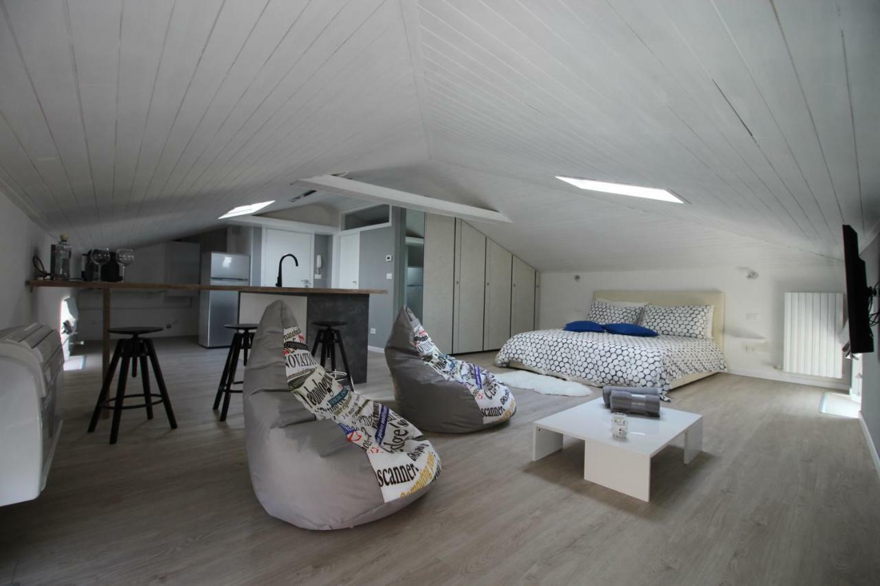 La Mansarda Di Juliette Apartment Desenzano del Garda Ngoại thất bức ảnh