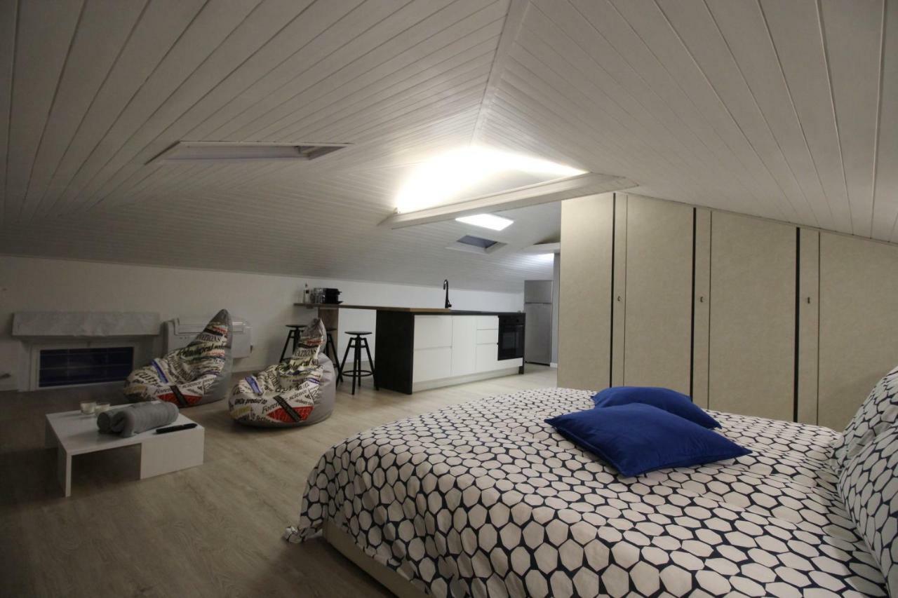 La Mansarda Di Juliette Apartment Desenzano del Garda Ngoại thất bức ảnh