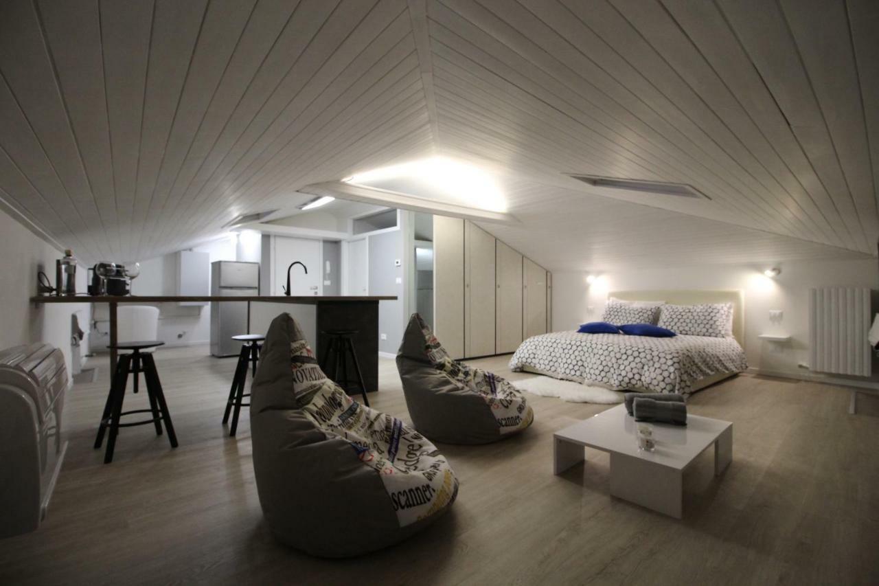 La Mansarda Di Juliette Apartment Desenzano del Garda Ngoại thất bức ảnh
