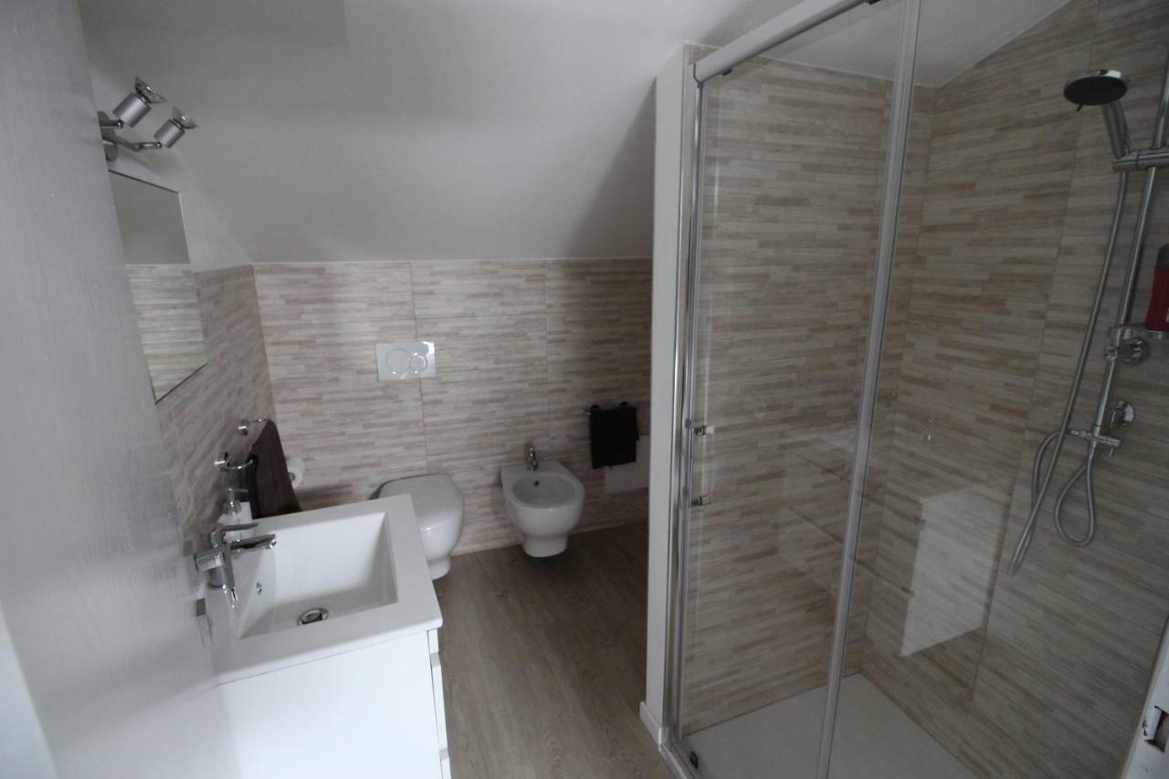 La Mansarda Di Juliette Apartment Desenzano del Garda Ngoại thất bức ảnh