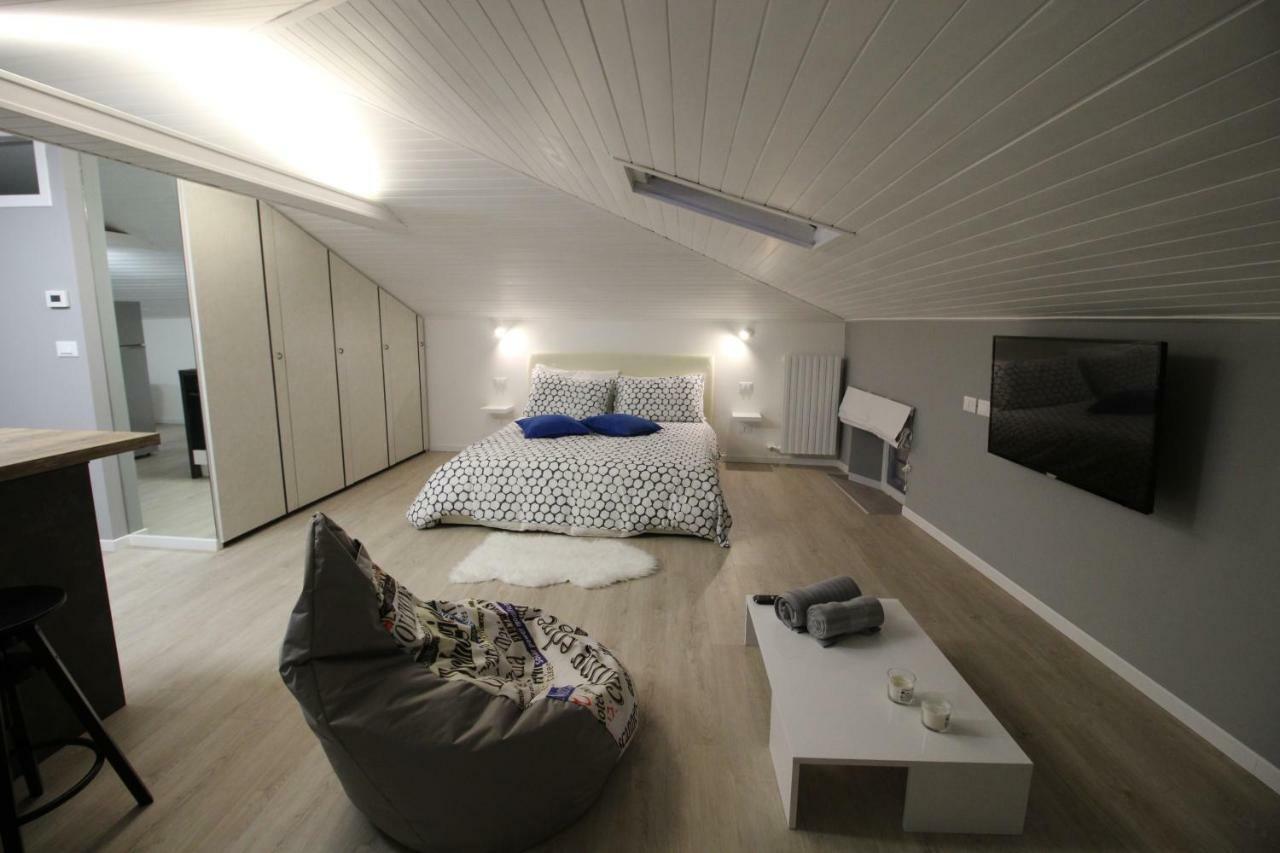 La Mansarda Di Juliette Apartment Desenzano del Garda Ngoại thất bức ảnh