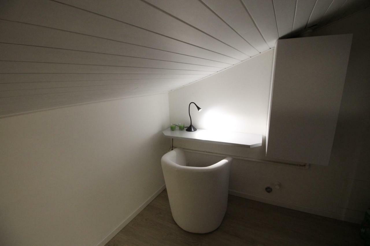 La Mansarda Di Juliette Apartment Desenzano del Garda Ngoại thất bức ảnh