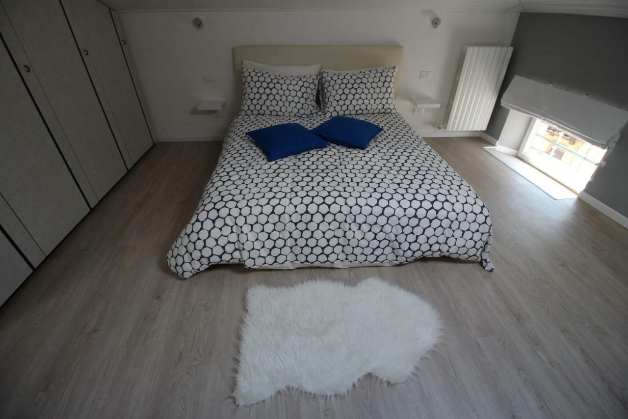 La Mansarda Di Juliette Apartment Desenzano del Garda Ngoại thất bức ảnh