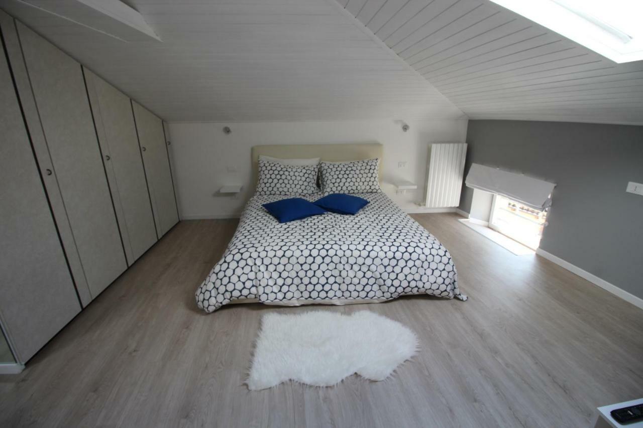 La Mansarda Di Juliette Apartment Desenzano del Garda Ngoại thất bức ảnh