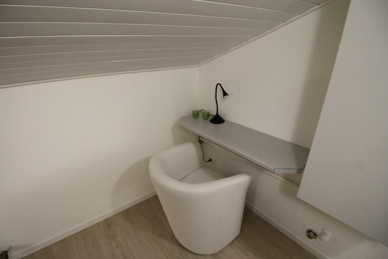 La Mansarda Di Juliette Apartment Desenzano del Garda Ngoại thất bức ảnh