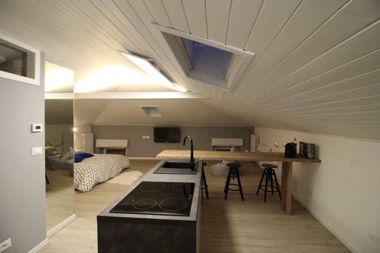 La Mansarda Di Juliette Apartment Desenzano del Garda Ngoại thất bức ảnh