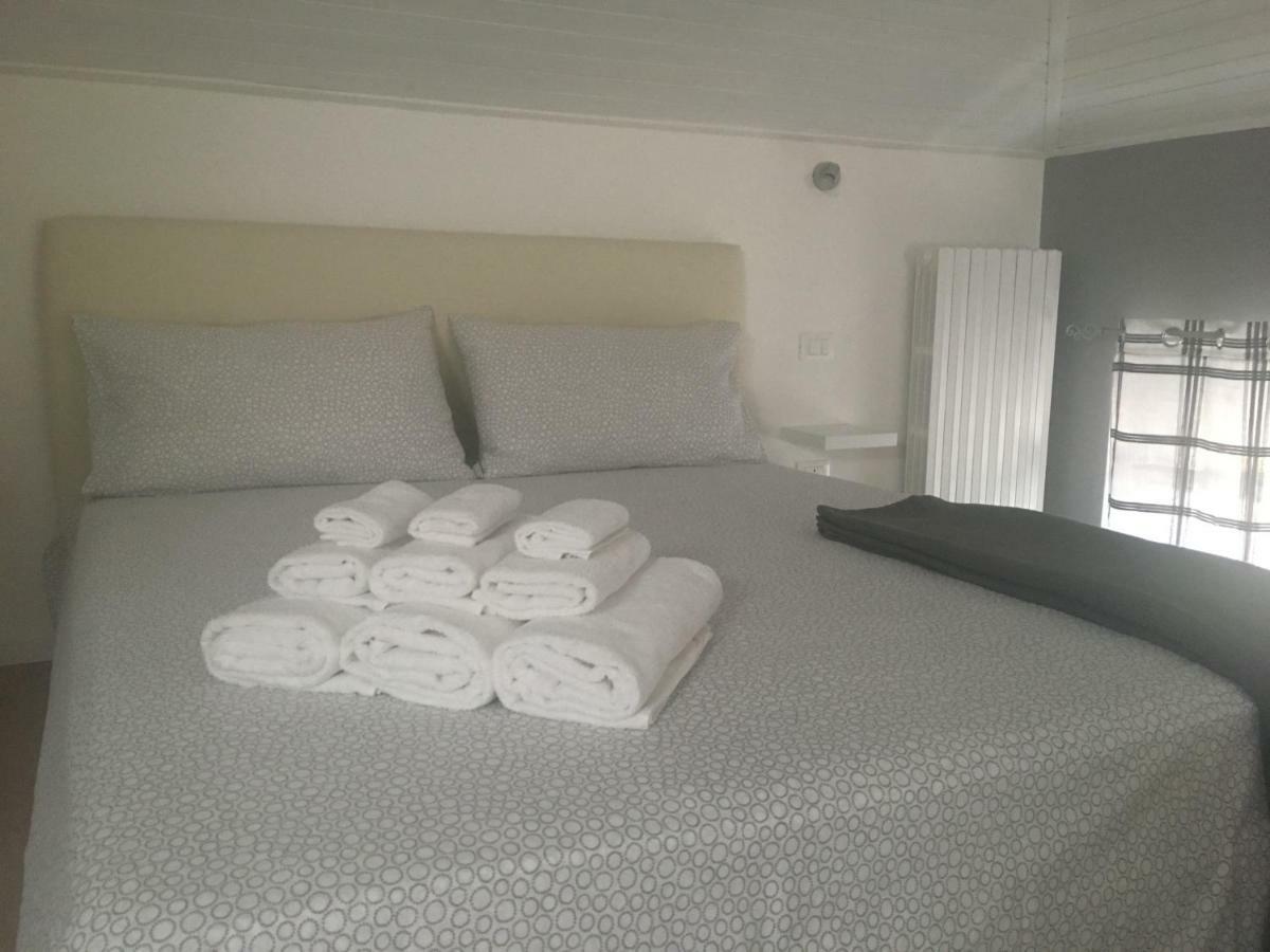 La Mansarda Di Juliette Apartment Desenzano del Garda Ngoại thất bức ảnh