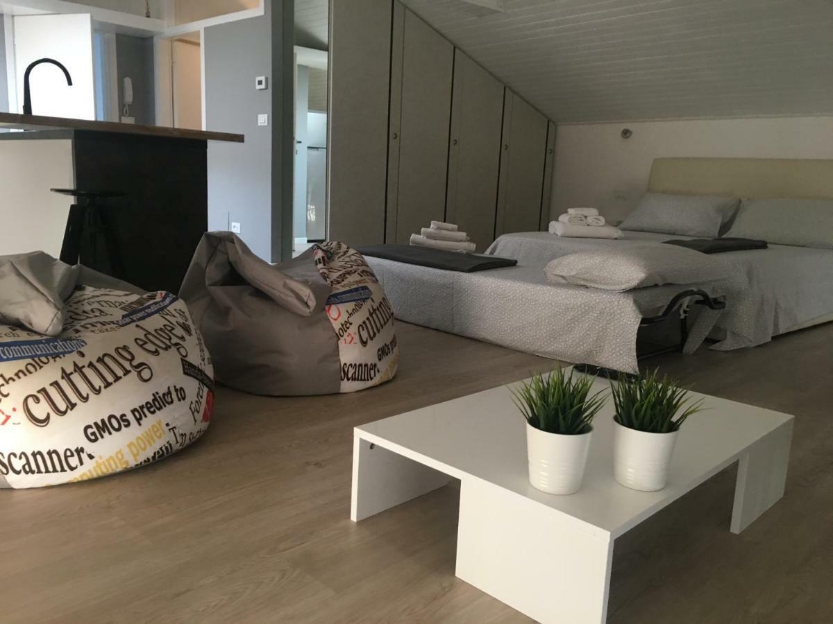 La Mansarda Di Juliette Apartment Desenzano del Garda Ngoại thất bức ảnh