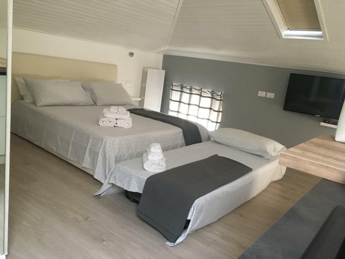 La Mansarda Di Juliette Apartment Desenzano del Garda Ngoại thất bức ảnh
