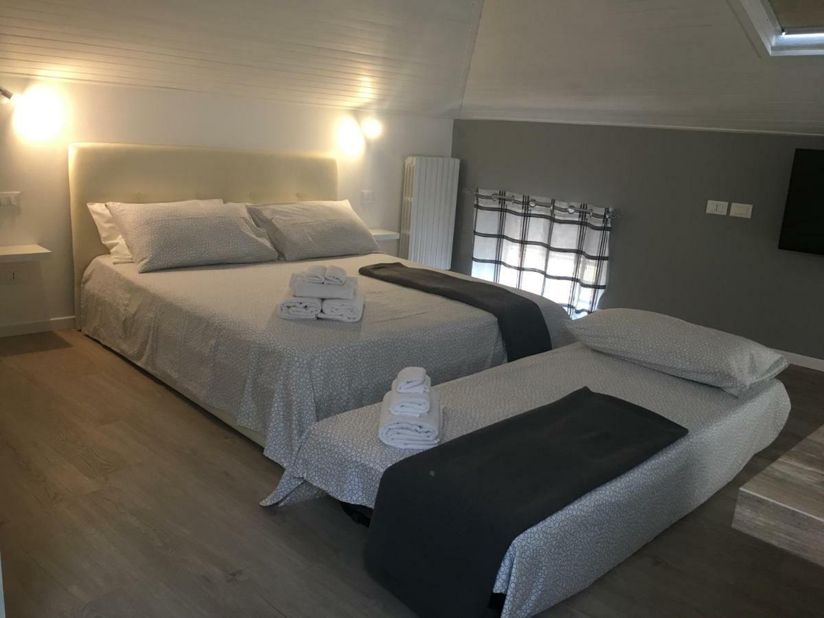 La Mansarda Di Juliette Apartment Desenzano del Garda Ngoại thất bức ảnh