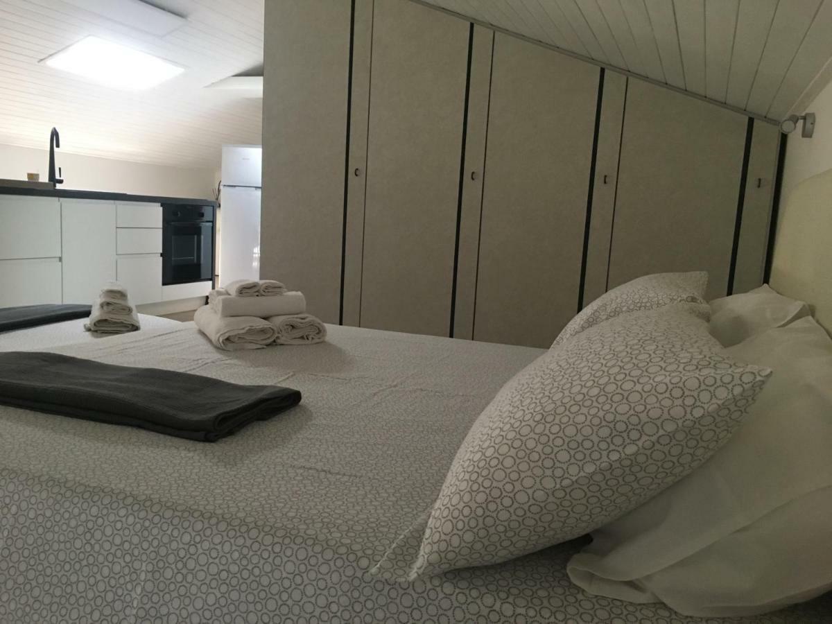 La Mansarda Di Juliette Apartment Desenzano del Garda Ngoại thất bức ảnh